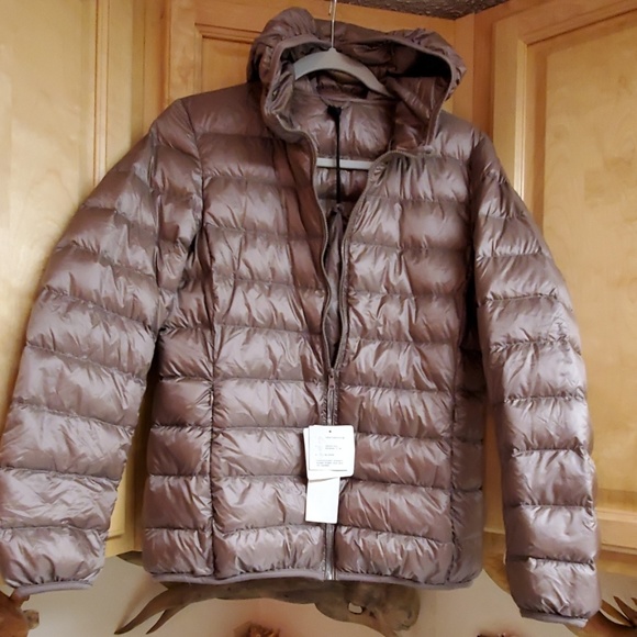 NWT Ultra Light Hooded Duck Down Jacket W/ Pouch S - Picture 3 of 8